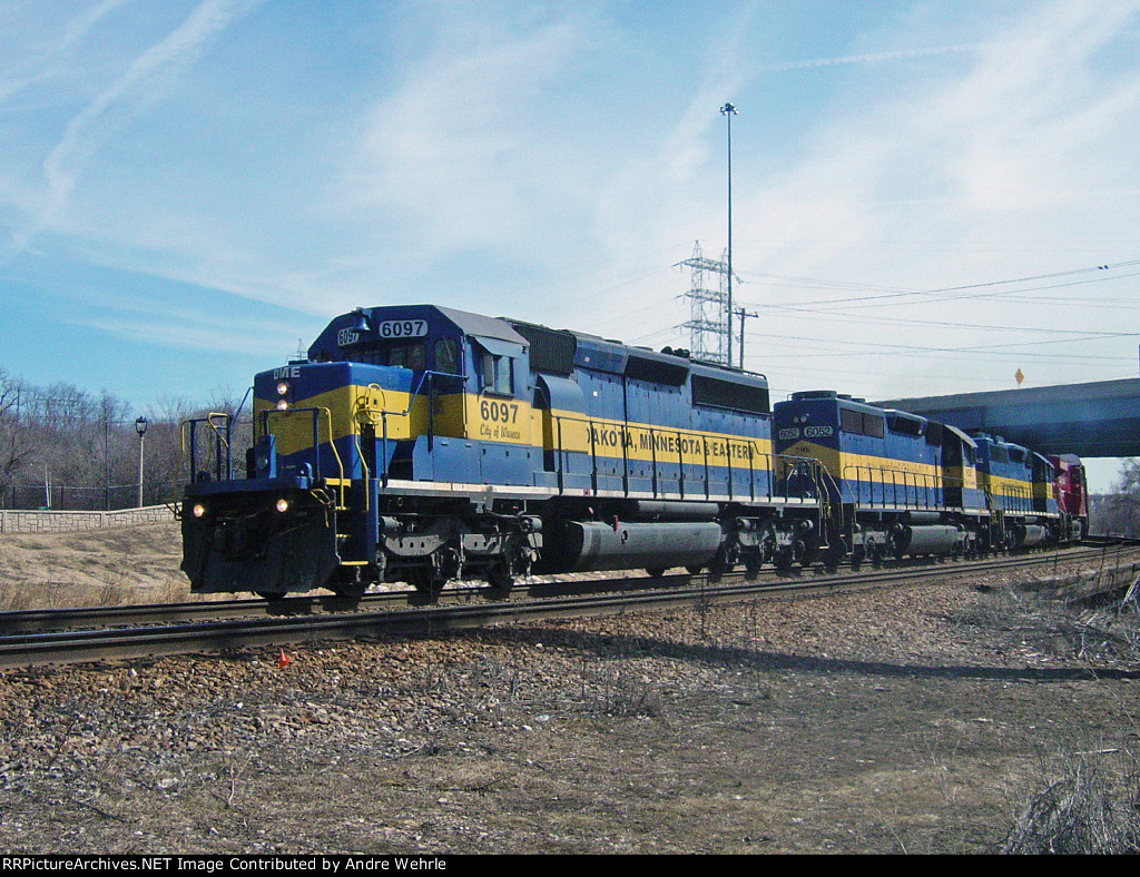 Three blue and golds plus a CP GEVO swing through the curves approaching Grand Avenue with 281